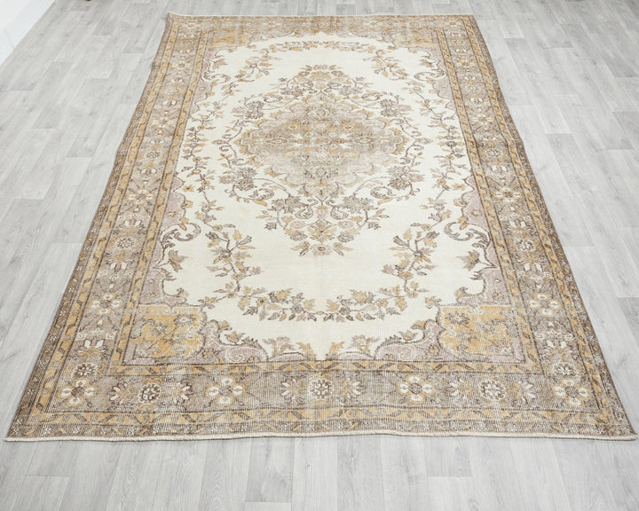 Beige Oushak Rug 9' 2" x 6' 1" | No. VR11106
