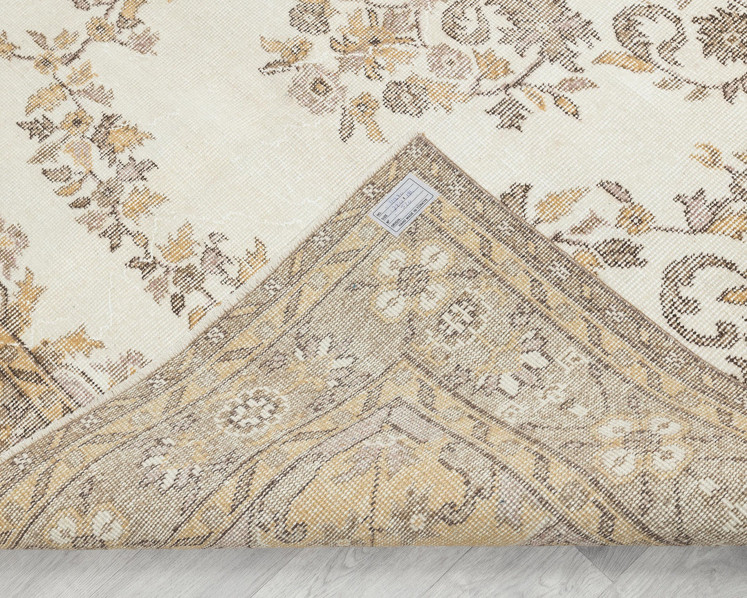 Beige Oushak Rug 9' 2" x 6' 1" | No. VR11106