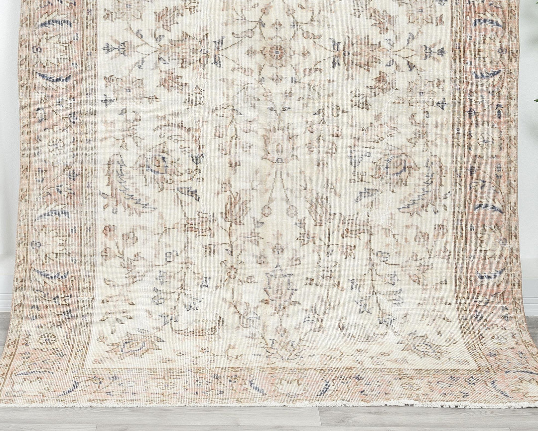 Beige Oushak Rug 8' 2" x 4' 11" | No. VR39942