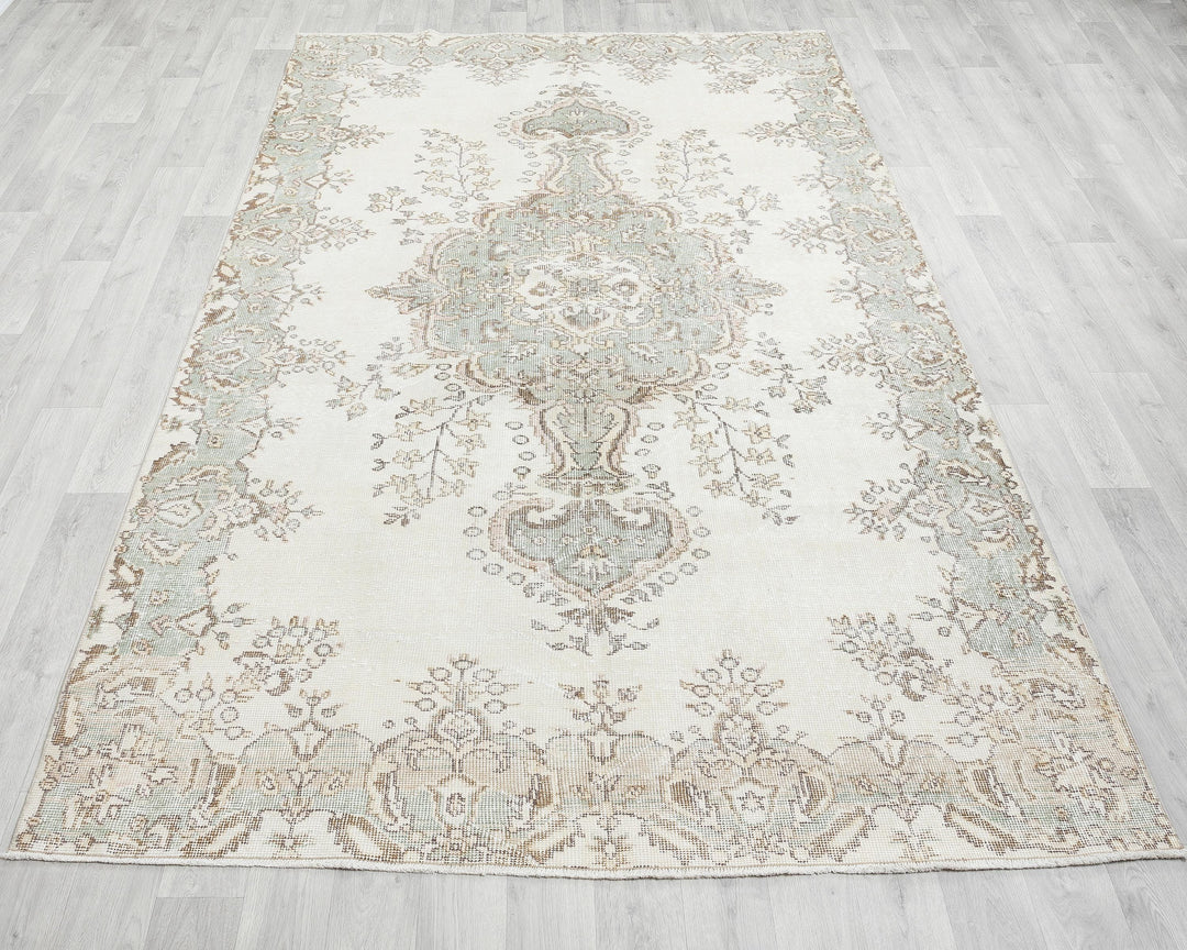 Beige Oushak Rug 9' 6" x 5' 9" | No. VR62682
