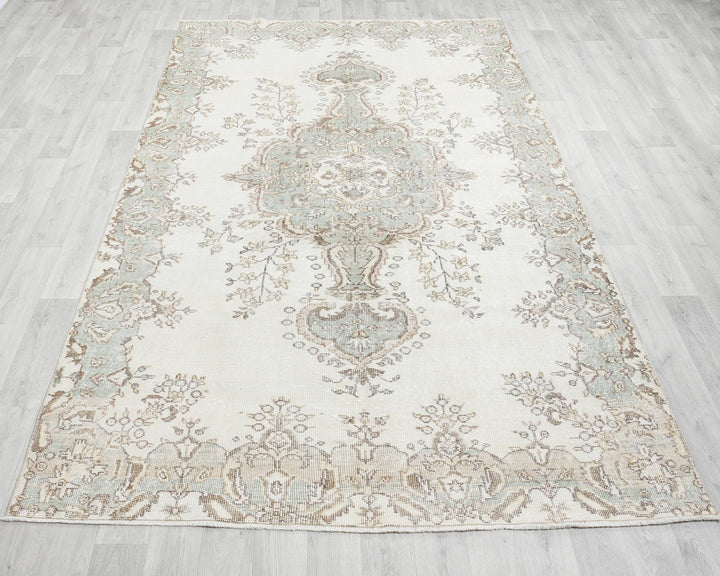 Beige Oushak Rug 9' 6" x 5' 9" | No. VR62682