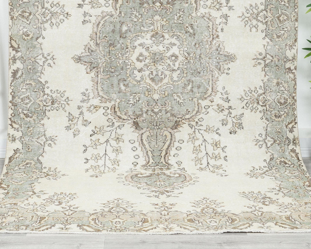 Beige Oushak Rug 9' 6" x 5' 9" | No. VR62682