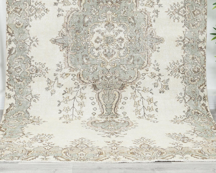 Beige Oushak Rug 9' 6" x 5' 9" | No. VR62682