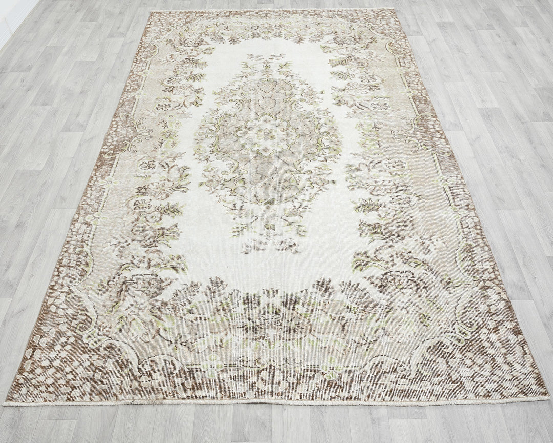 Neutral Oushak Rug 9' 1" x 5' 10" | No. VR96448