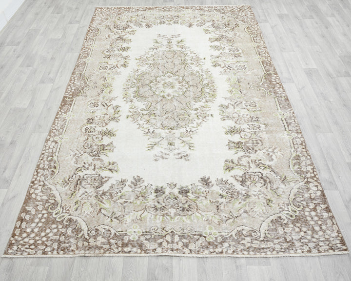 Neutral Oushak Rug 9' 1" x 5' 10" | No. VR96448