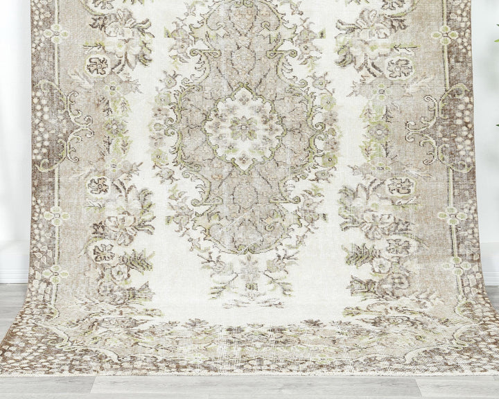 Neutral Oushak Rug 9' 1" x 5' 10" | No. VR96448