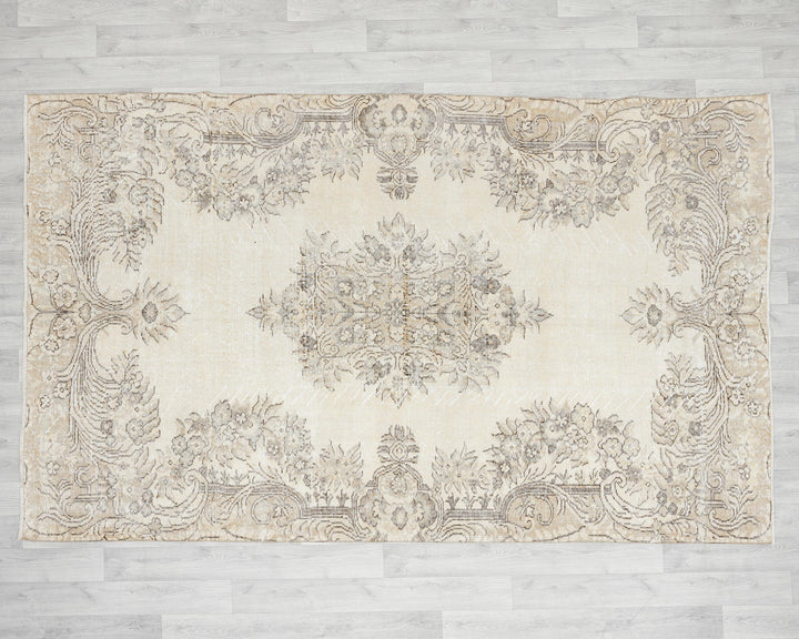 Beige Oushak Rug 5' 7" x 8' 11" | No. VR59392