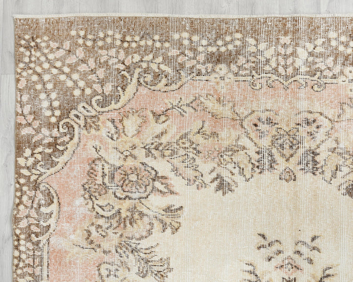Beige Oushak Rug 5' 7" x 9' 4" | No. VR39655
