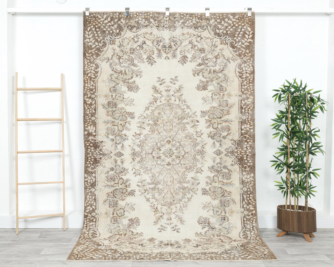 Oushak Rug 5' 5" x 8' 10" | No. VR88154