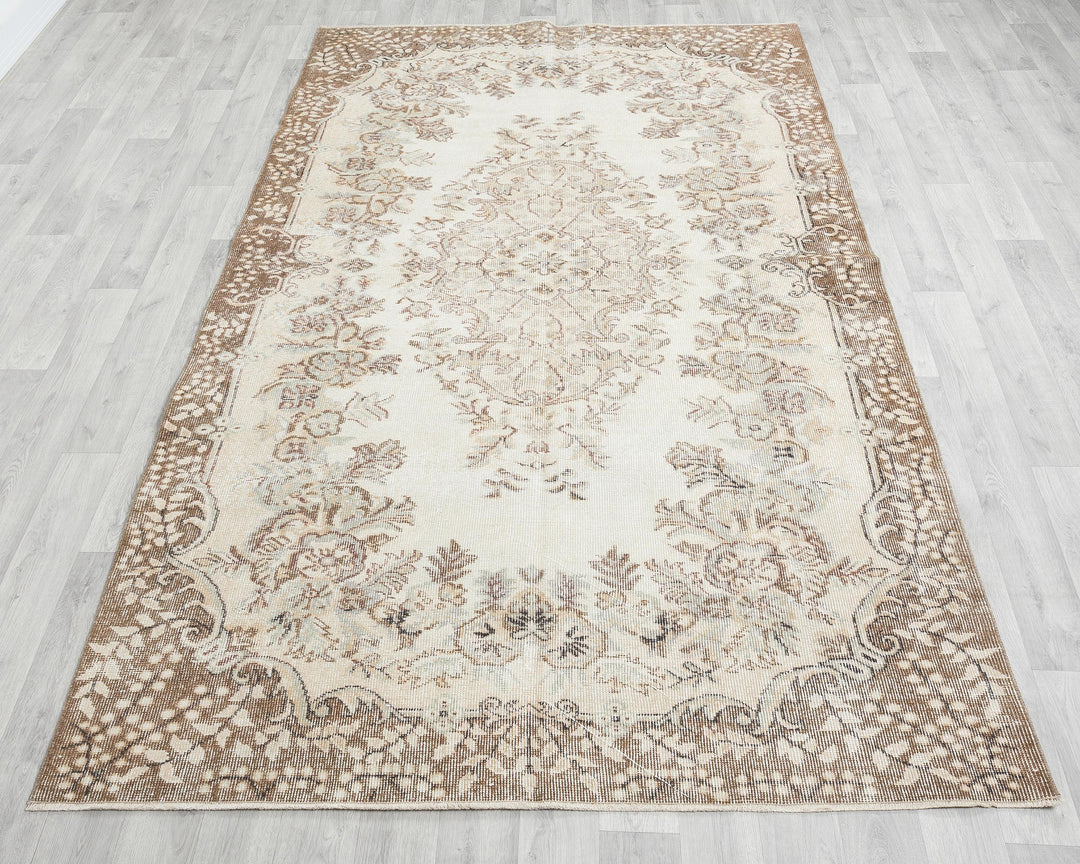Oushak Rug 5' 5" x 8' 10" | No. VR88154