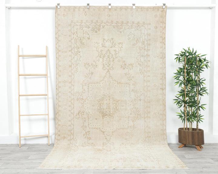 Beige Oushak Rug 5' 4" x 9' 7" | No. VR75254