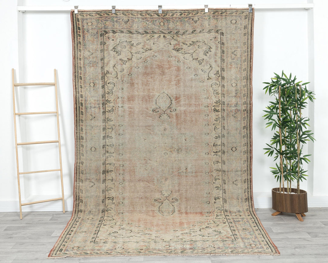 Beige Oushak Rug 6' 1" x 9' 8" | No. VR54070
