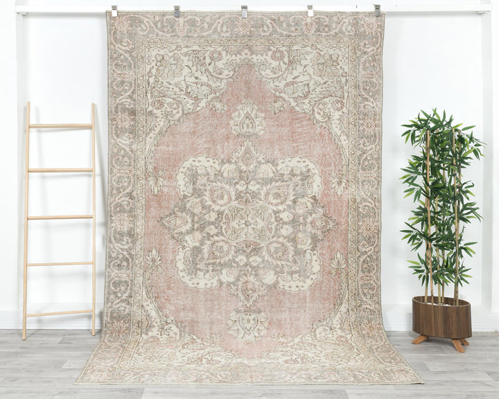 Neutral Oushak Rug 5' 10" x 9' 1" | No. VR71177
