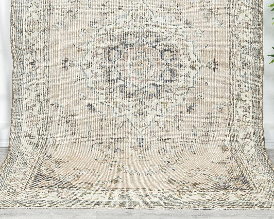 Beige Oushak Rug 5' 8" x 9' 7" | No. VR42732
