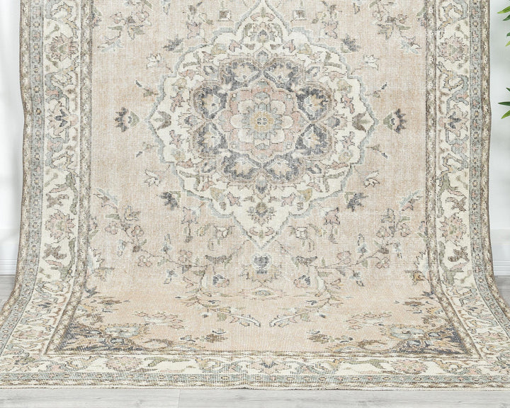 Beige Oushak Rug 5' 8" x 9' 7" | No. VR42732
