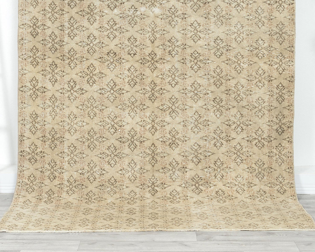 Neutral Oushak Rug 5' 2" x 8' 5" | No. VR49555