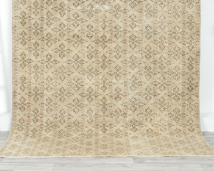 Neutral Oushak Rug 5' 2" x 8' 5" | No. VR49555
