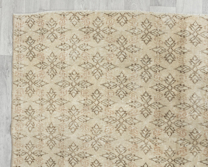 Neutral Oushak Rug 5' 2" x 8' 5" | No. VR49555