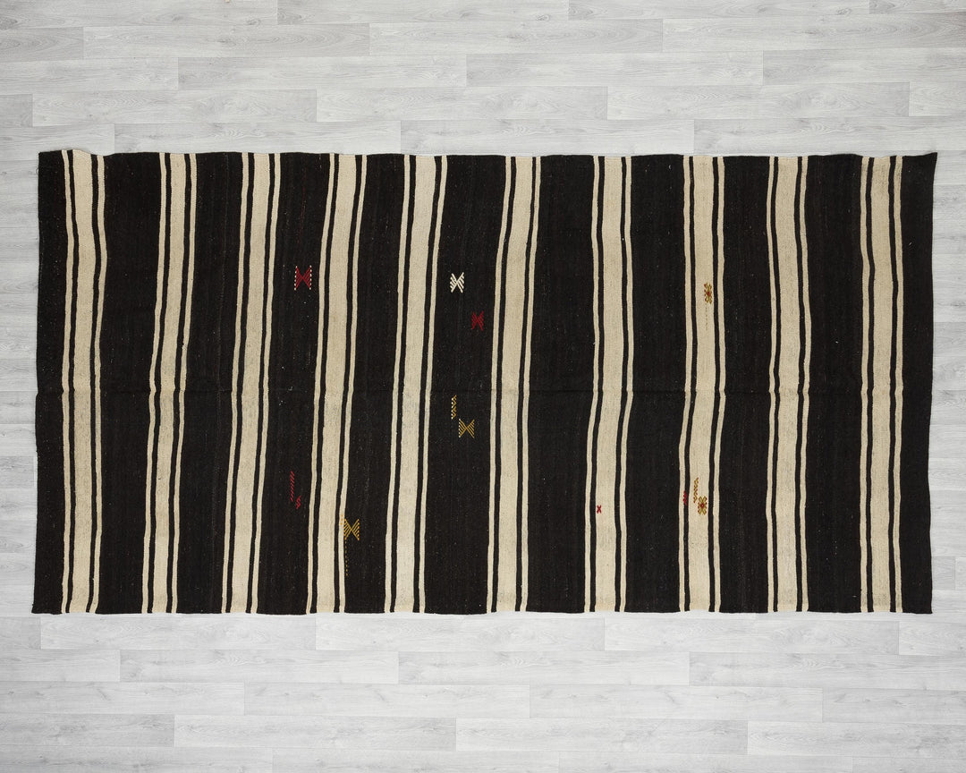 Kilim Rug 5' 7" x 10' 1" | No. VR44710
