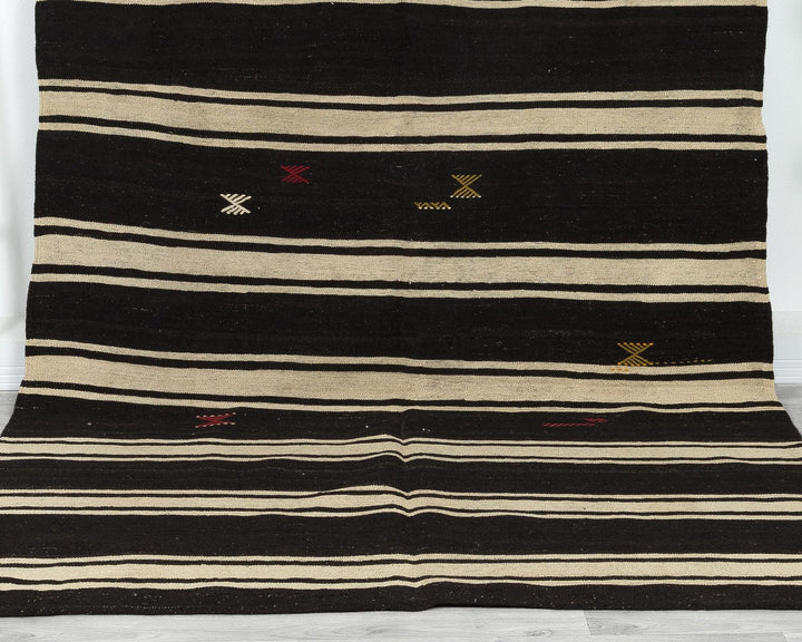 Kilim Rug 5' 7" x 10' 1" | No. VR44710