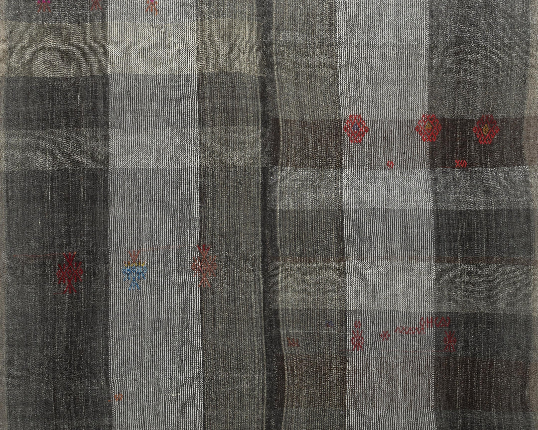 Kilim Rug 6' 5" x 7' 8" | No. VR64691
