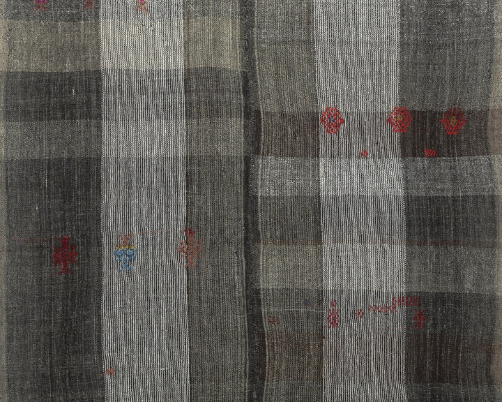 Kilim Rug 6' 5" x 7' 8" | No. VR64691