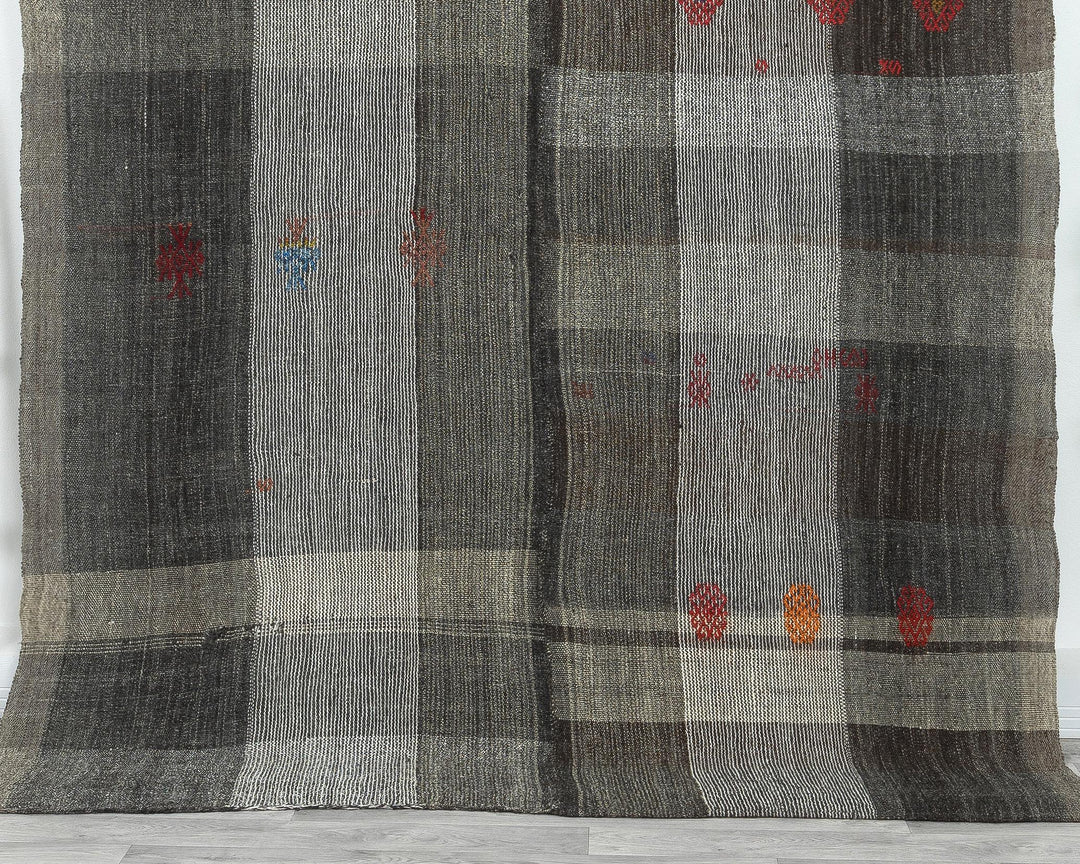 Kilim Rug 6' 5" x 7' 8" | No. VR64691