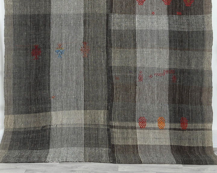Kilim Rug 6' 5" x 7' 8" | No. VR64691