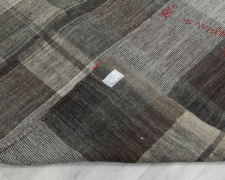 Kilim Rug 6' 5" x 7' 8" | No. VR64691