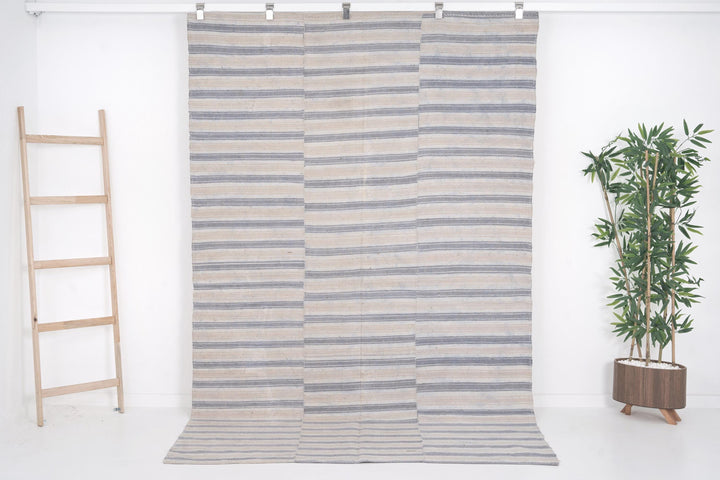 Neutral Kilim Rug 5' 6" x 8' 8" | No. VR81286