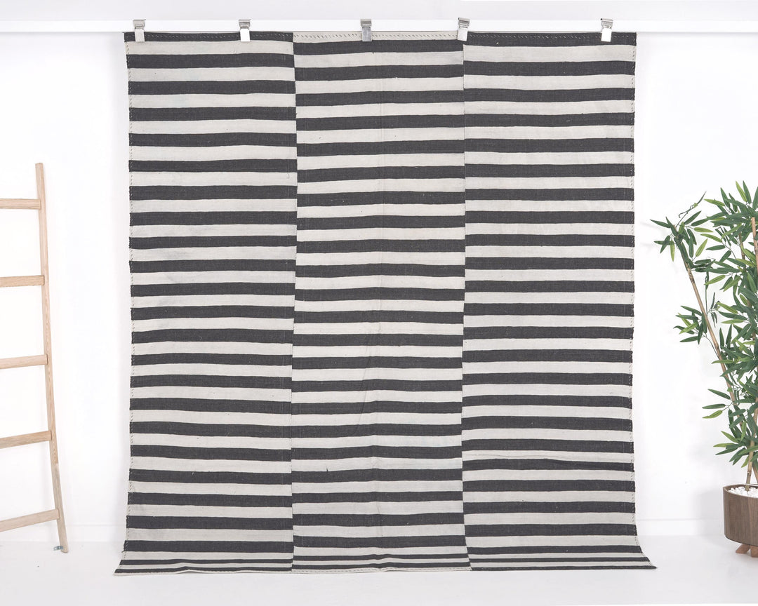 Black Kilim Rug 5' 11" x 7' 1" | No. VR18790