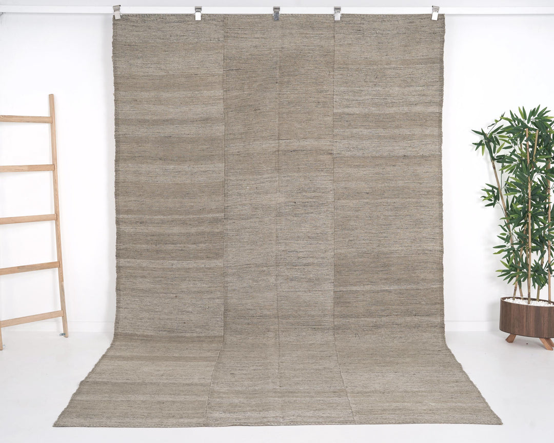 Brown Kilim Rug 6' 5" x 10' 7" | No. VR10710