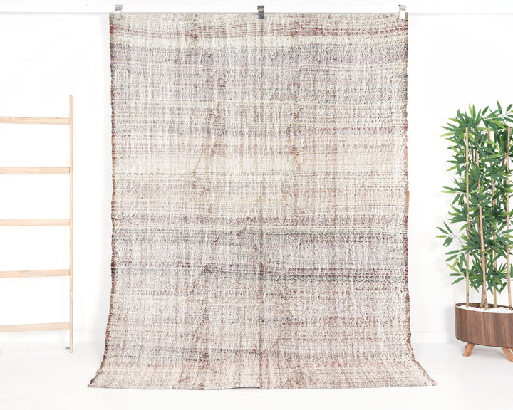 Kilim Rug 5' 5" x 7' 10" | No. VR33693