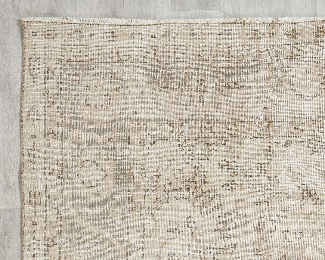Beige Oushak Rug 6' 9" x 10' | No. VR68568