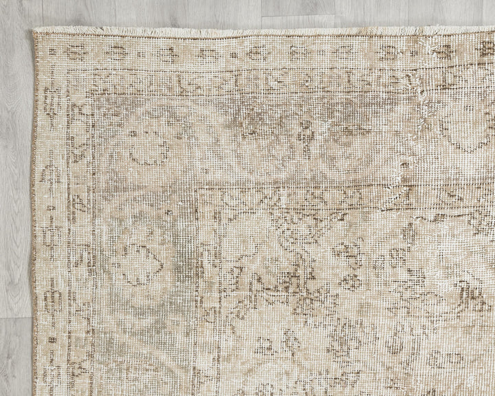 Beige Oushak Rug 6' 9" x 10' | No. VR68568