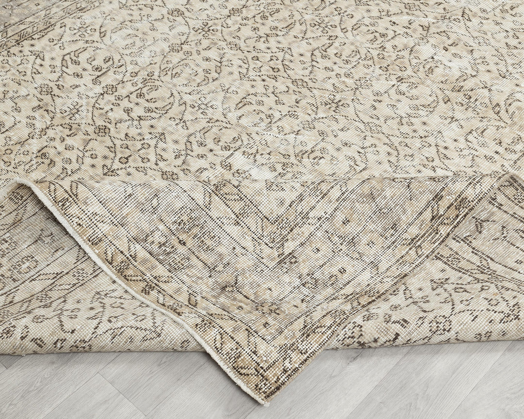 Beige Oushak Rug 6' 9" x 10' | No. VR36939