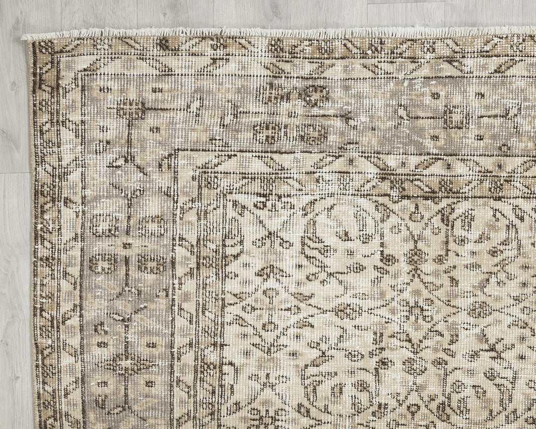 Beige Oushak Rug 6' 9" x 10' | No. VR36939