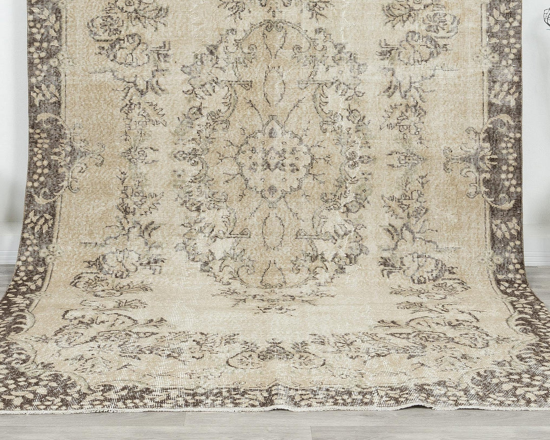 Neutral Oushak Rug 6' 5" x 10' 4" | No. VR92325