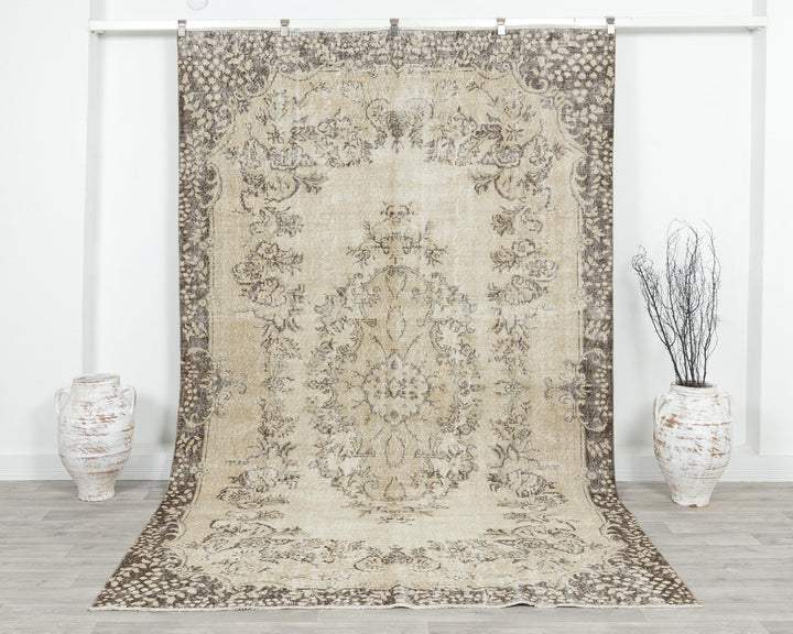 Neutral Oushak Rug 6' 5" x 10' 4" | No. VR92325