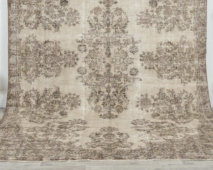 Beige Oushak Rug 6' 5" x 10' | No. VR68215