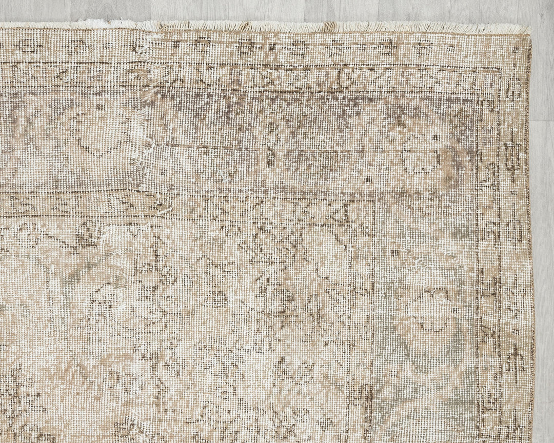 Beige Oushak Rug 6' 9" x 10' | No. VR68568