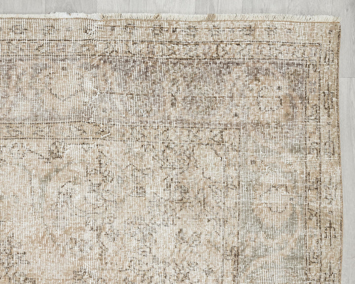 Beige Oushak Rug 6' 9" x 10' | No. VR68568