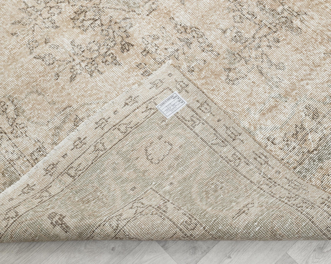 Beige Oushak Rug 6' 9" x 10' | No. VR68568
