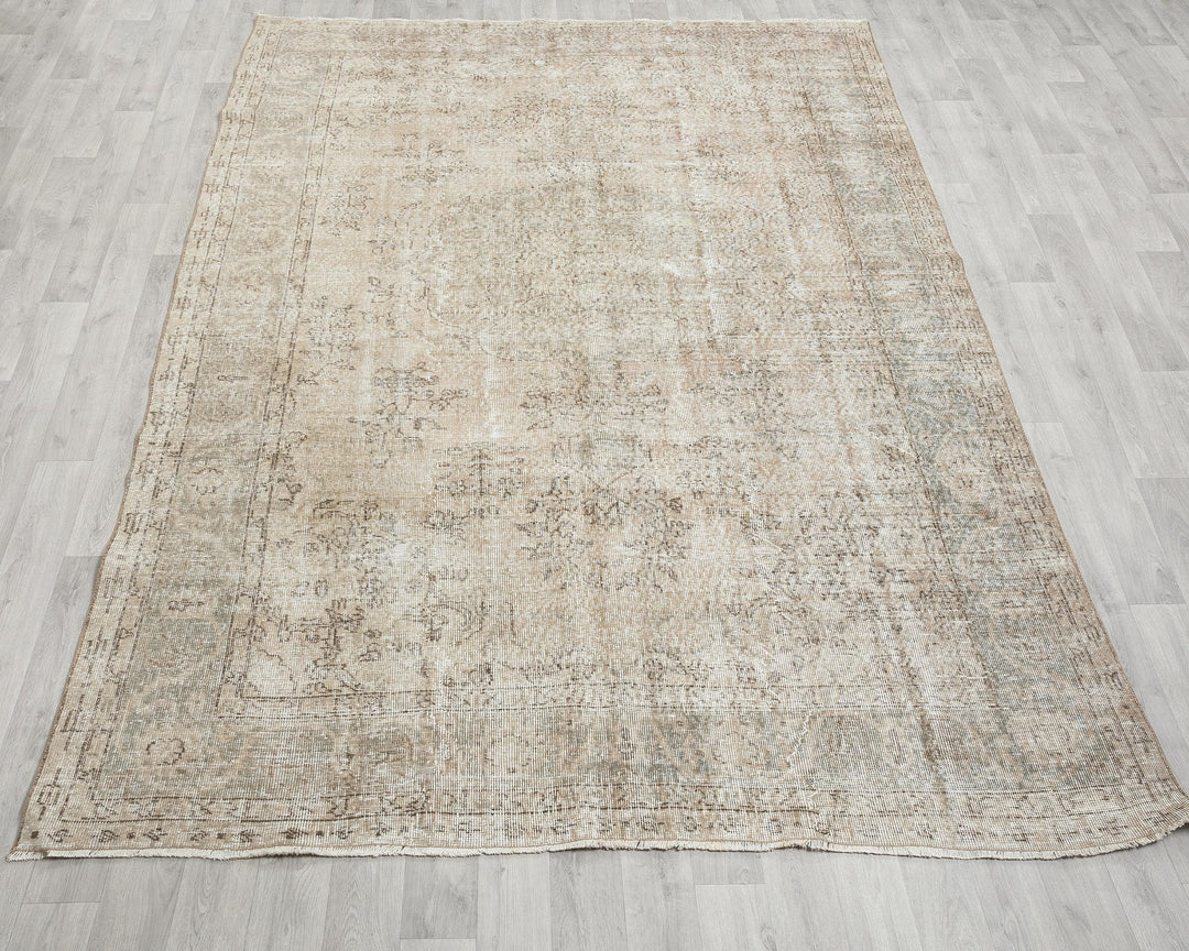 Beige Oushak Rug 6' 9" x 10' | No. VR68568