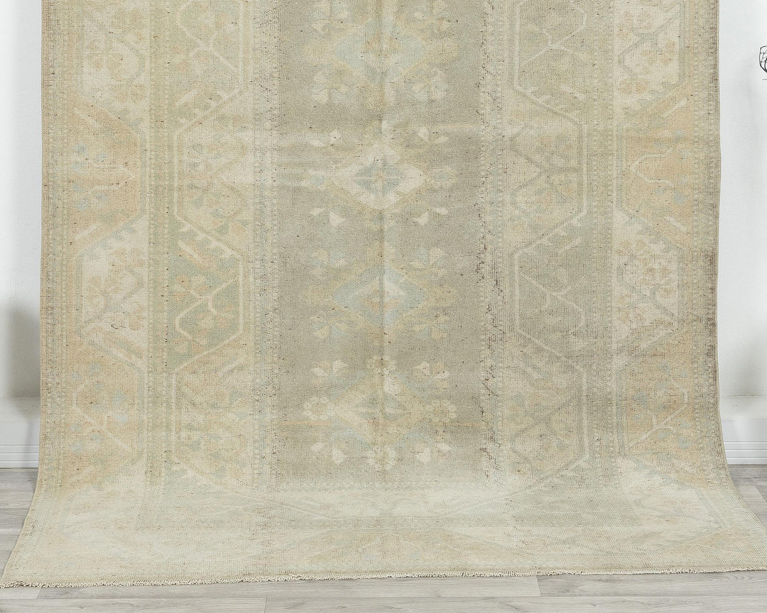 Beige Oushak Rug 5' 5" x 9' 6" | No. VR98399