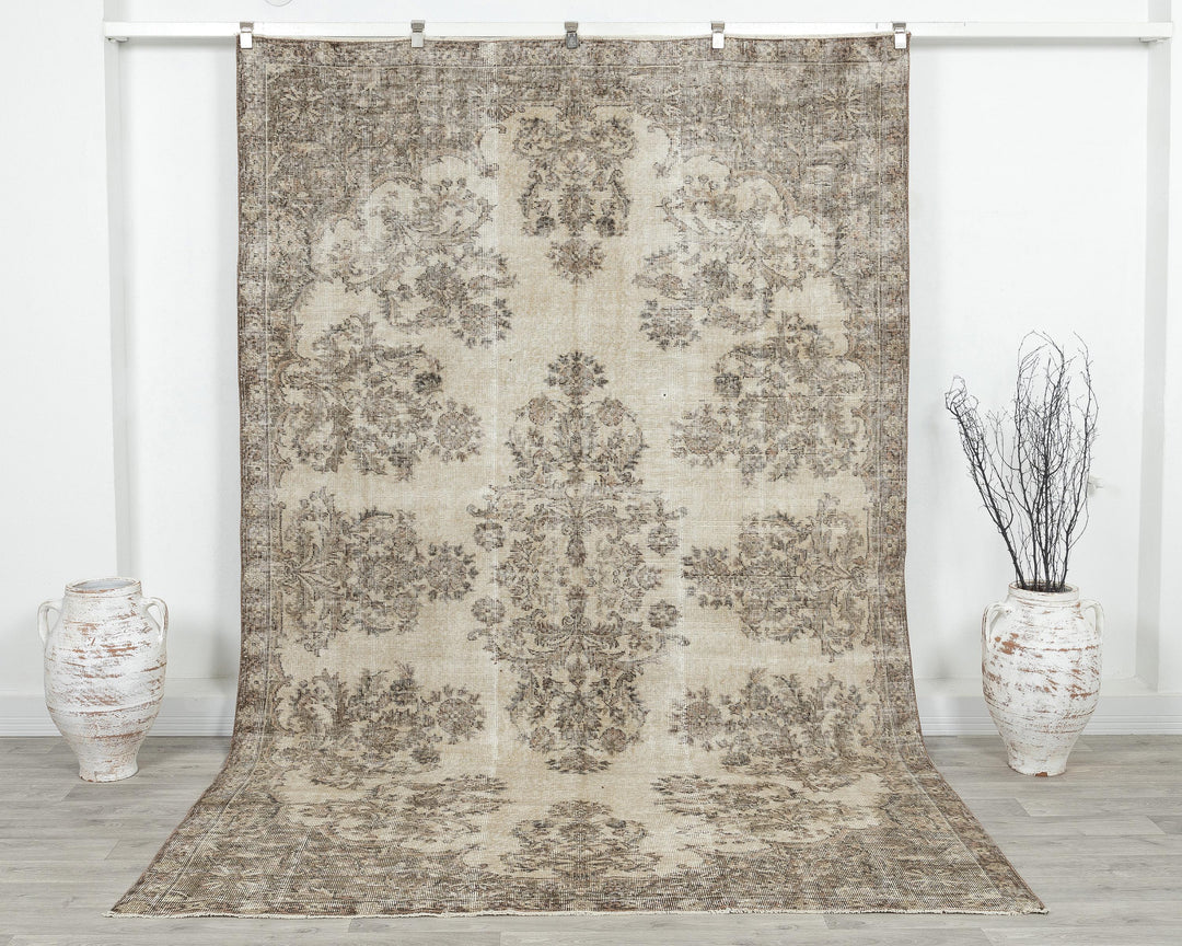 Beige Oushak Rug 6' 5" x 10' | No. VR68215