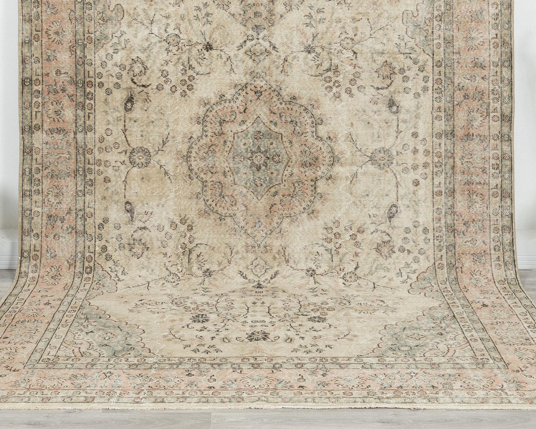 Neutral Oushak Rug 6' 8" x 10' 4" | No. VR43472
