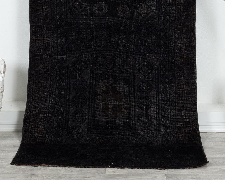Gray Runner Rug 3' 3" x 8' | No. VR25055