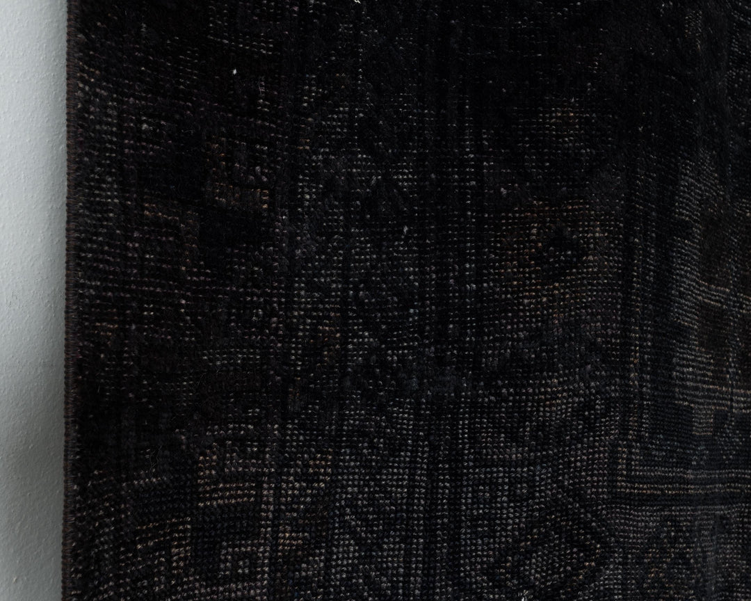 Gray Runner Rug 3' 3" x 8' | No. VR25055