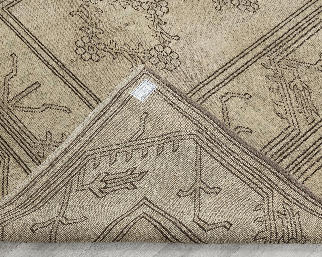 Neutral Oushak Rug 6' 7" x 9' 8" | No. VR23079